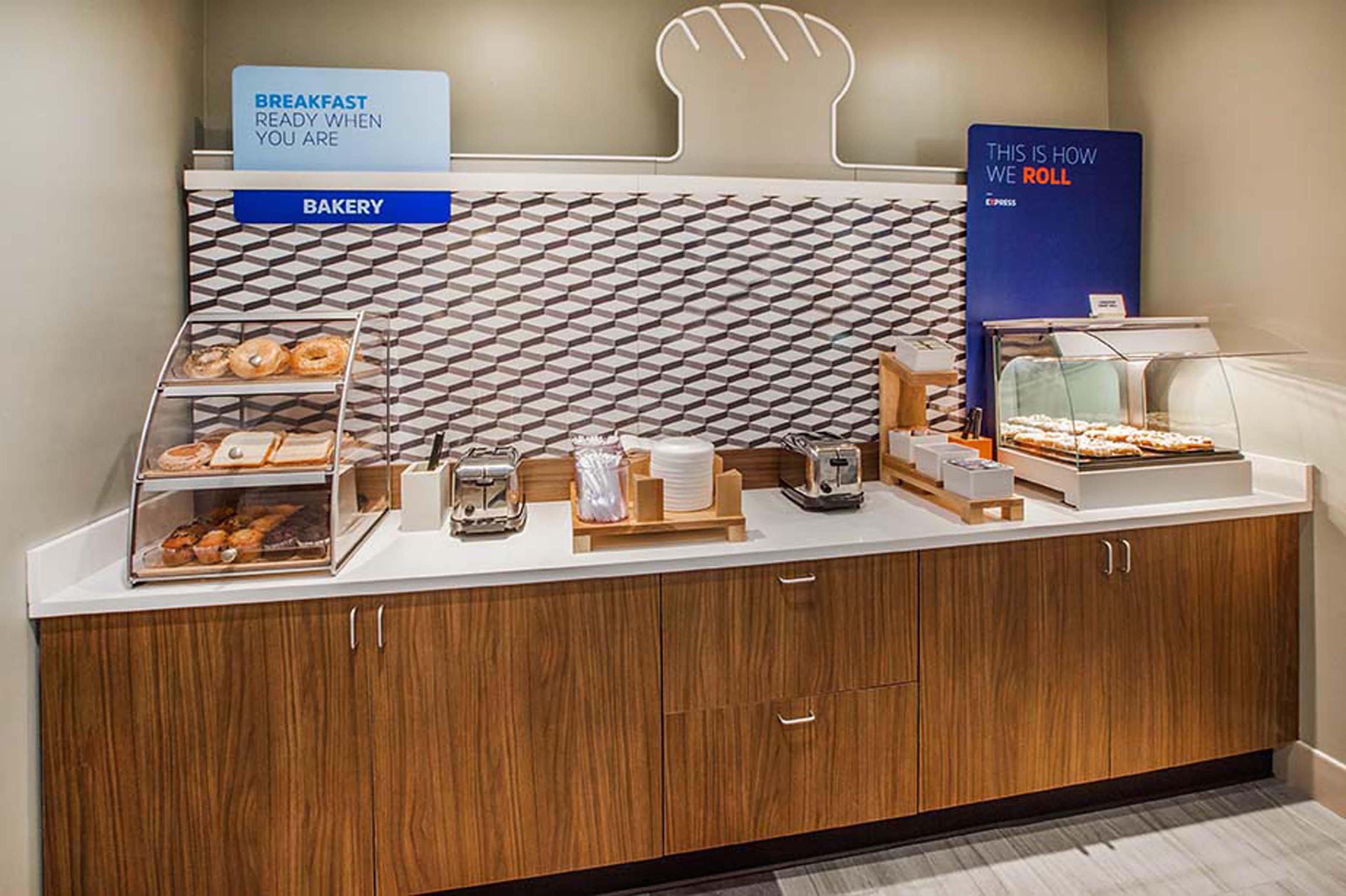 Holiday Inn Express & Suites Mobile West I-10 By Ihg Tillmans Corner Exteriör bild